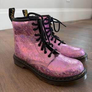 NEW! Dr. Martens Junior 1460 Crinkle Metallic Lace Up Side Zip in Pink Youth Siz